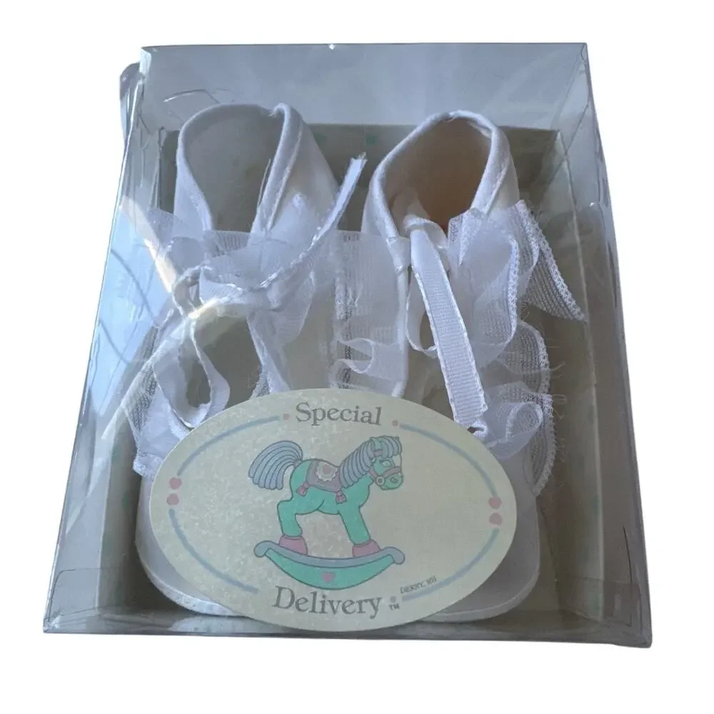 Vintage Y2K Christening Baby Booties White Satin Lace Boxed 0-3 months